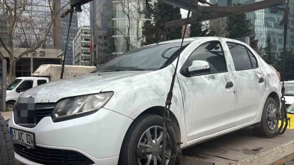 Teröristlerin kiraladığı otomobil incelemelerin ardından olay yerinden kaldırıldı