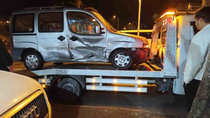 Ters yönden gelen aracın neden olduğu zincirleme kaza kamerada