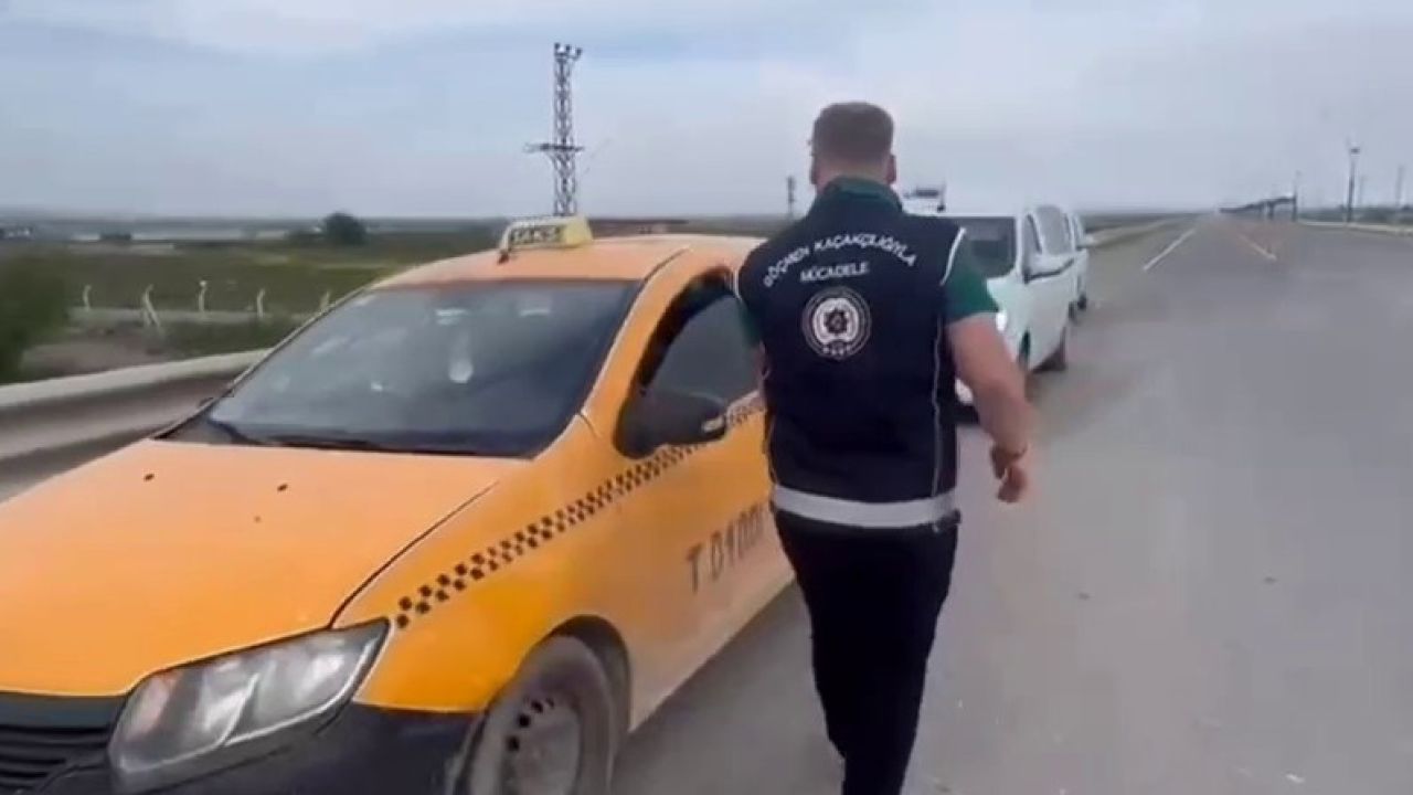 Ticari taksiyle göçmen kaçıran 2 sürücüye 334 bin 500 TL ceza