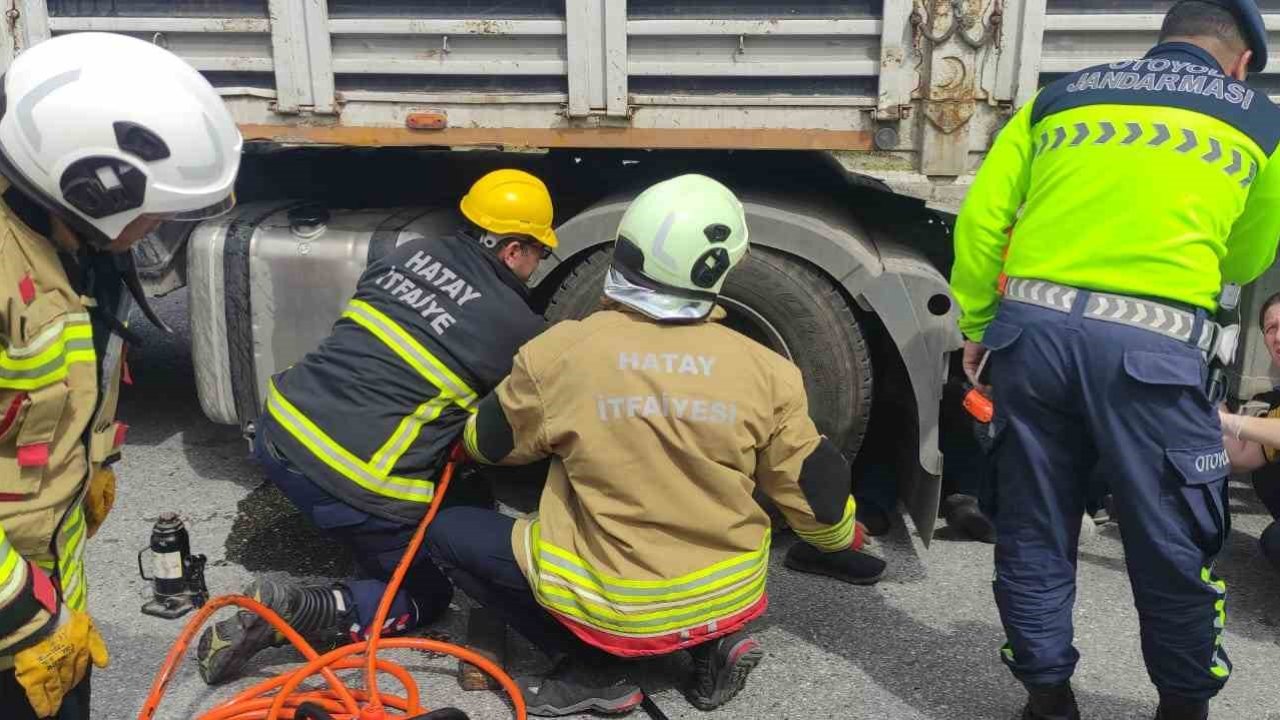 Tır şoförü, kendi tırını tamir ettiği esnada aracın hareket etmesiyle ezilerek can verdi
