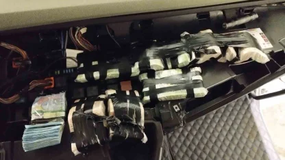 Tırın gösterge paneline gizlenen 101 bin 900 euro komşuya kaldı