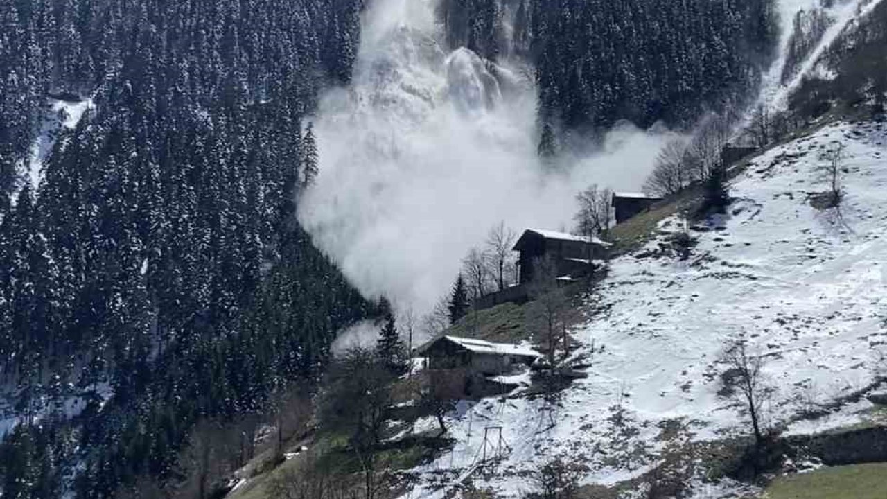 Trabzon’daki çığ anı cep telefonu kamerasına yansıdı