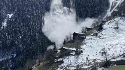 Trabzon’daki çığ anı cep telefonu kamerasına yansıdı