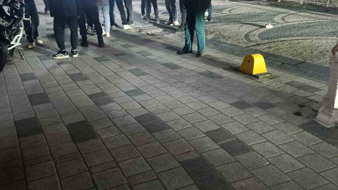 Trafiğe kapalı caddede motosiklet çocuğa çarptı