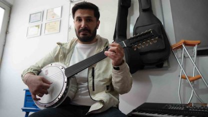 Trafik kazası sonrası engelli kalan genç öğretmenin azmi