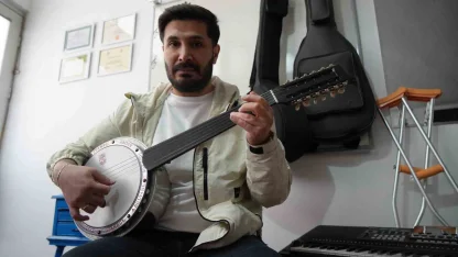 Trafik kazası sonrası engelli kalan genç öğretmenin azmi