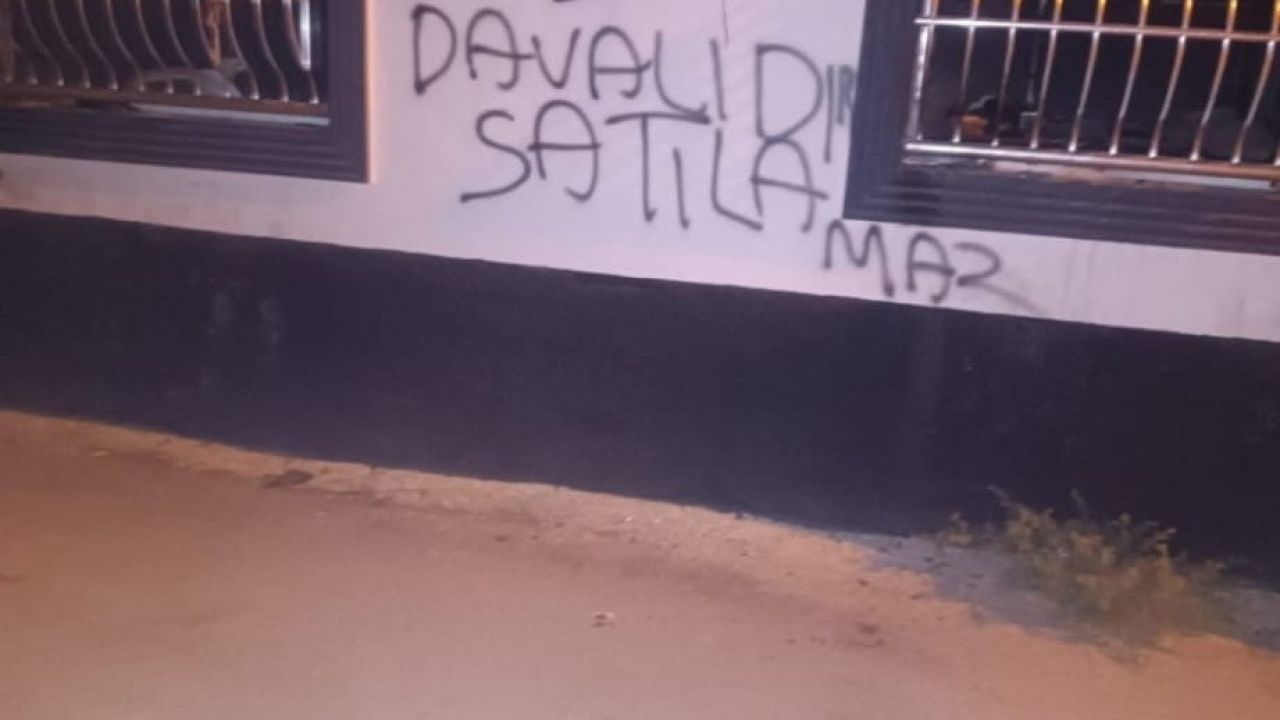 Trafikte başlayan tartışmayla şehit ailesine musallat oldular: Göç eden aileden 100 deve diyet istediler