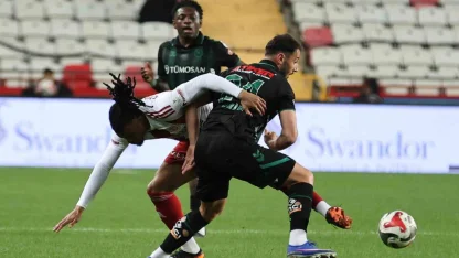 Trendyol Süper Lig: Antalyaspor: 0 - Konyaspor: 0 (İlk yarı)