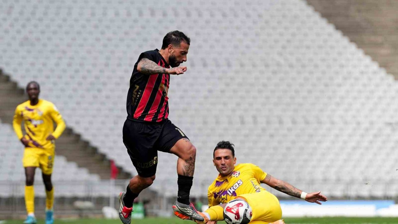 Trendyol Süper Lig: Fatih Karagümrük: 1 - Eyüpspor: 2 (İlk yarı)