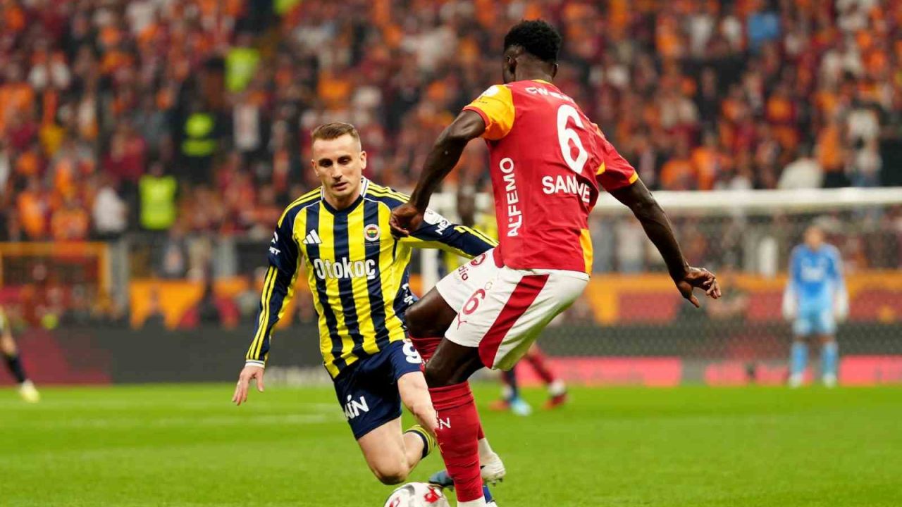 Trendyol Süper Lig: Galatasaray: 1 - Fenerbahçe: 0 (İlk yarı)