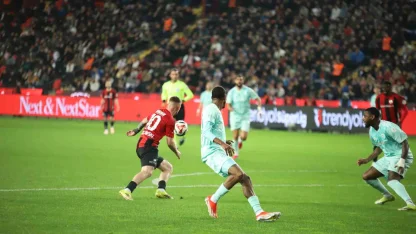 Trendyol Süper Lig: Gaziantep FK: 2 - Kayserispor: 0 (İlk yarı)