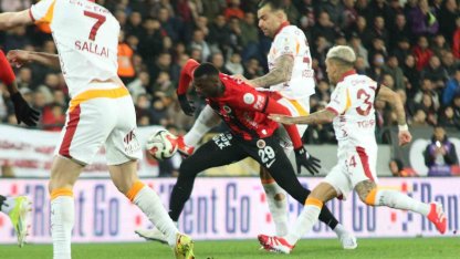 Trendyol Süper Lig: Gençlerbirliği: 0 - Galatasaray: 2 (İlk yarı)