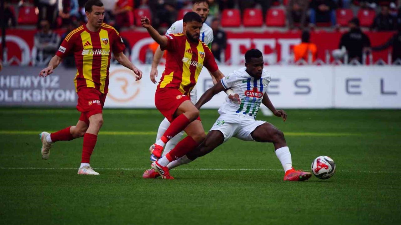 Trendyol Süper Lig: Kayserispor: 0 - Çaykur Rizespor: 0 (İlk yarı)