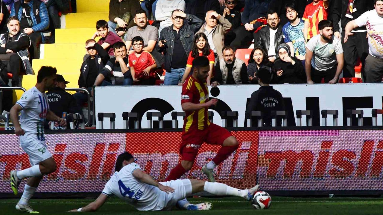 Trendyol Süper Lig: Kayserispor: 0 - Çaykur Rizespor: 0 (Maç devam ediyor)