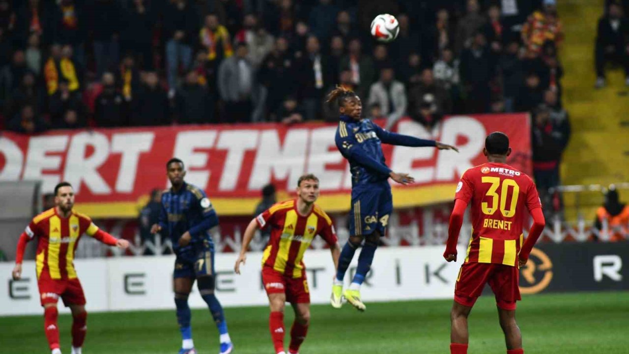 Trendyol Süper Lig: Kayserispor: 0 - Fenerbahçe: 1 (İlk yarı)