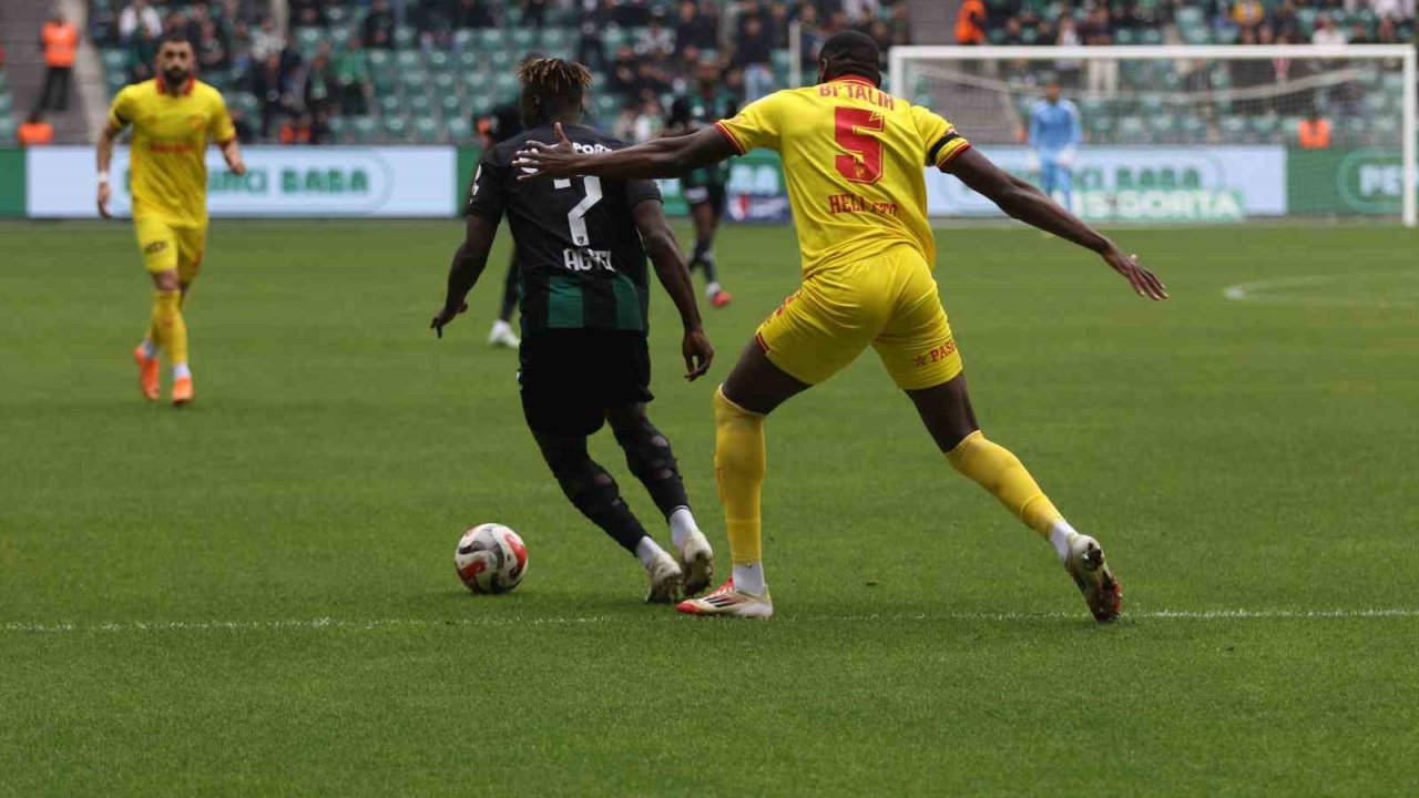 Trendyol Süper Lig: Kocaelispor: 0 - Göztepe: 1 (İlk yarı)