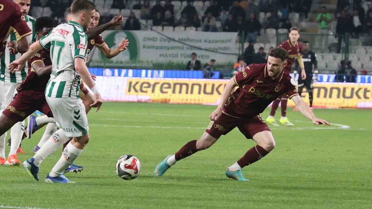 Trendyol Süper Lig: Konyaspor: 2 - Trabzonspor: 0 (İlk yarı)