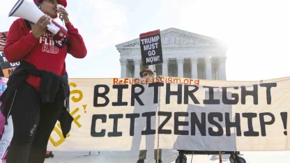 Trump, Yüksek Mahkeme duruşmasına katılan görevdeki ilk başkan oldu