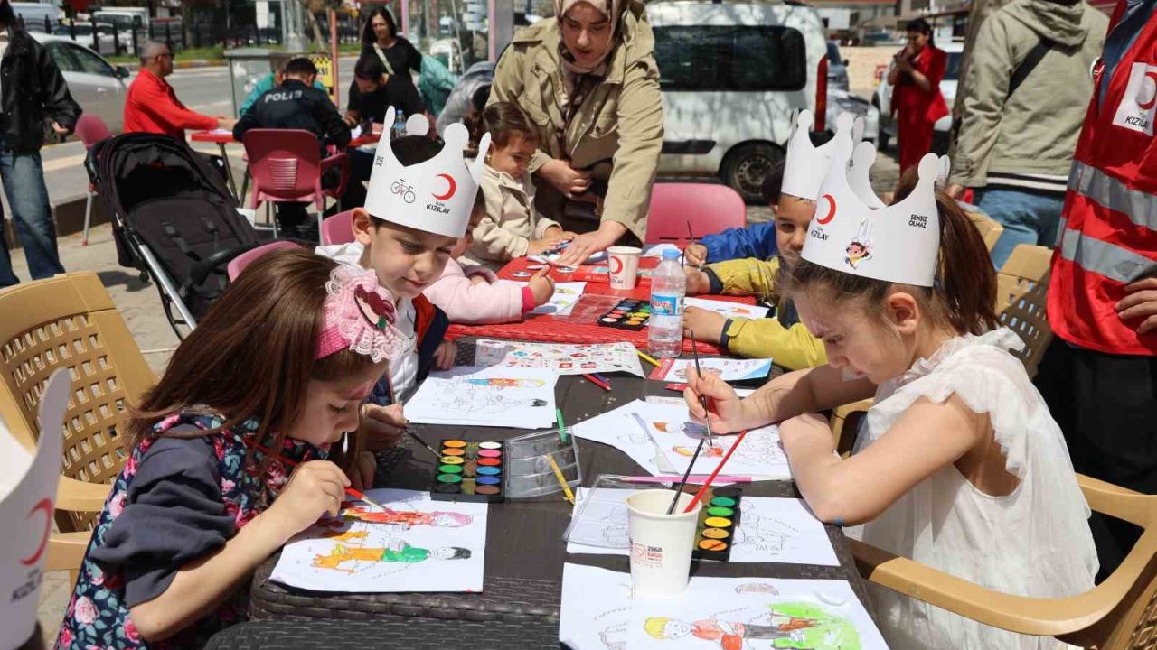 Tunceli Türk Kızılay’ından çocuklara şenlik, büyüklere bağış etkinliği