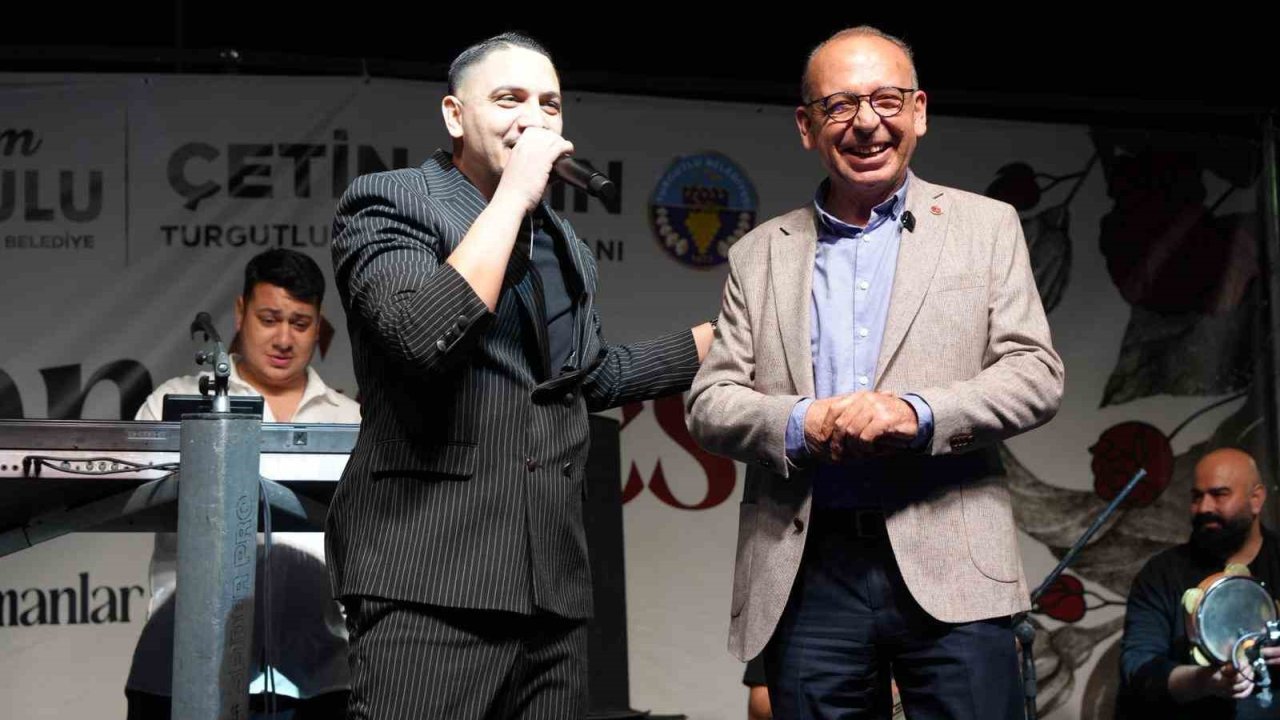 Turgutlu’da ‘Roman Gecesi’ ile eğlence zirveye çıktı