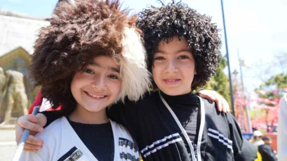 Türk dünyasının çocukları Samsun’u renklendirdi