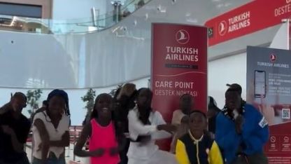 Ugandalı "Hypers Kids Africa" grubundan A Milli Futbol Takımı için özel koreografi