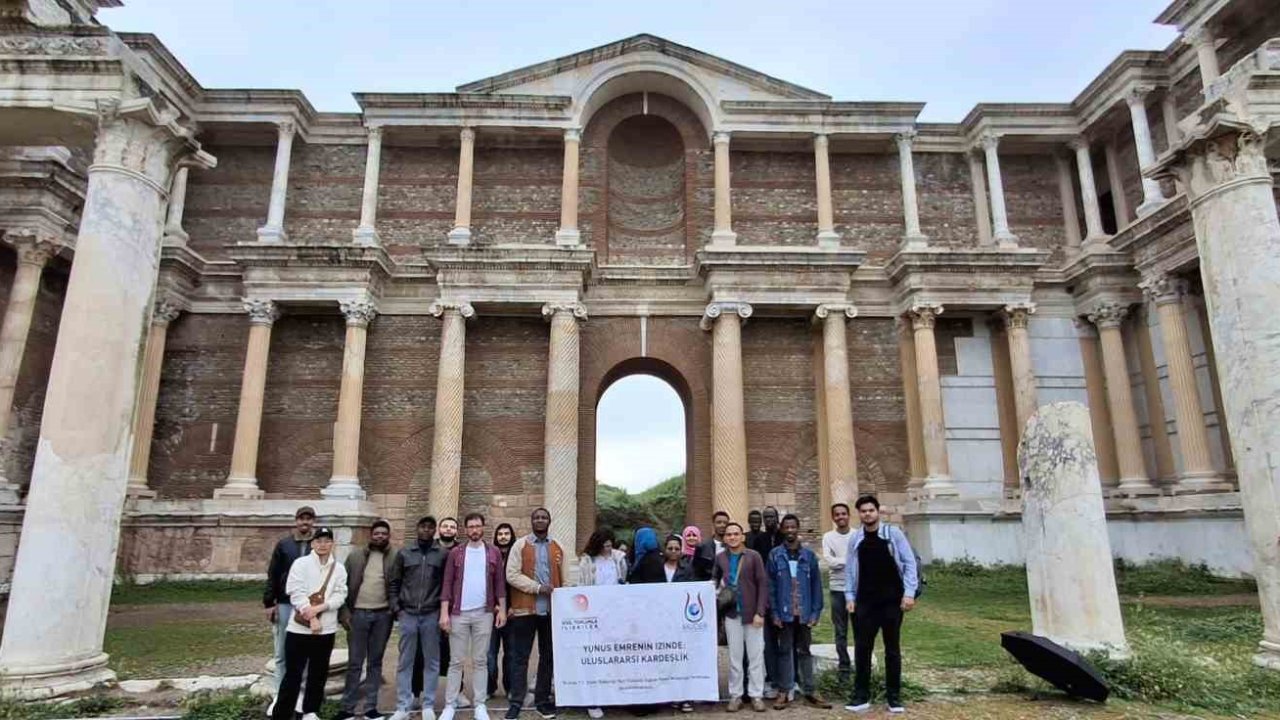 Uluslararası öğrenciler Sardes’te tarihle buluştu