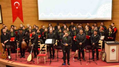 Üniversite öğrencilerinden oluşan korunun konseri büyük beğeni topladı