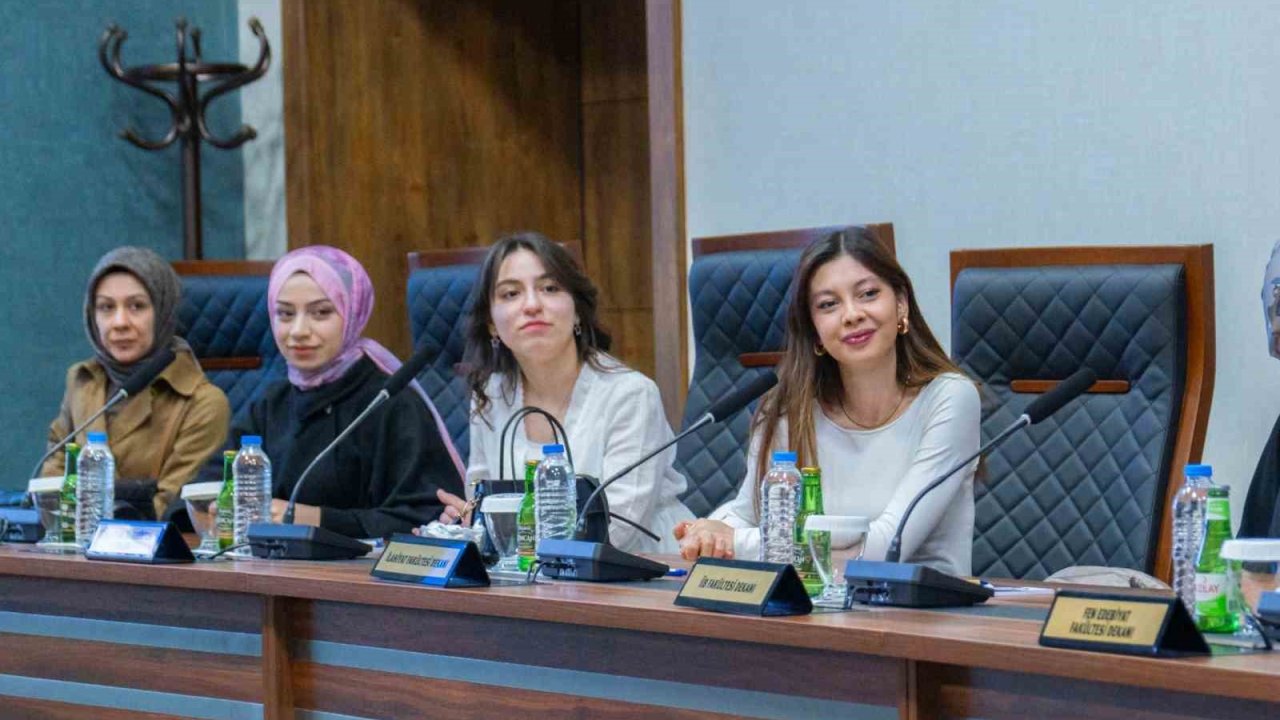 Üniversite yönetimi öğrenci temsilcileriyle bir araya geldi