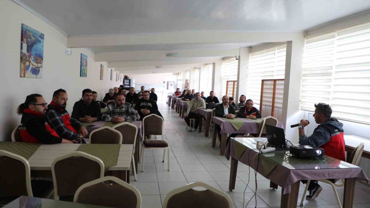 Uşak’ta buzağı kayıplarını azaltmaya yönelik eğitim programı düzenlendi