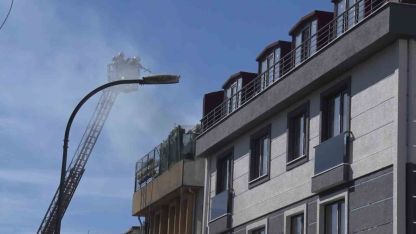 Üsküdar’da korkutan çatı yangını