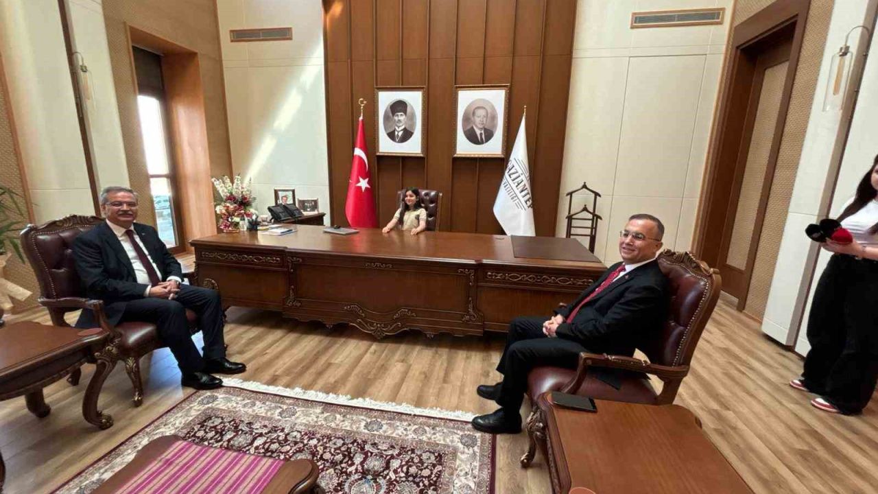 Vali Kemal Çeber, koltuğunu Eylül Lina Yıldız’a devretti