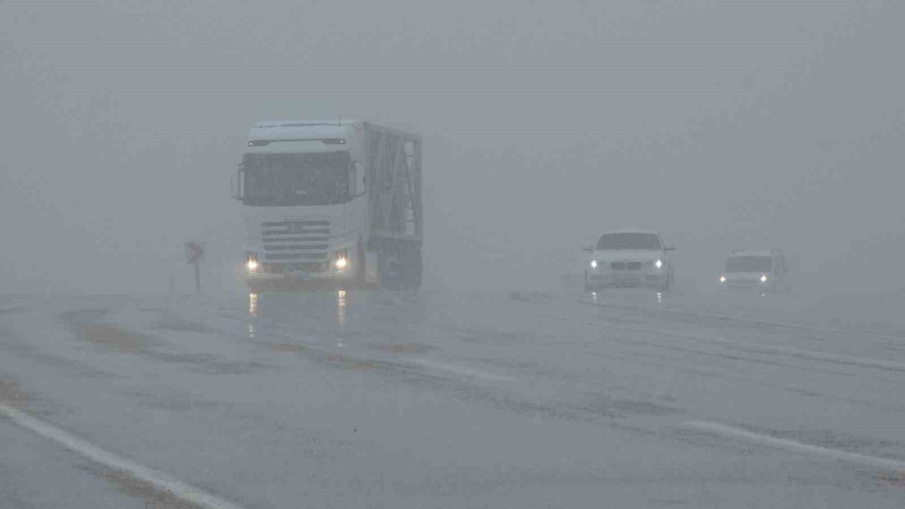 Van’da 50 yerleşim yerinin yolu kapalı
