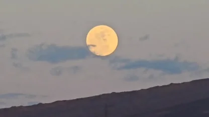 Van’da görsel şölen: "Pembe Dolunay" Erek Dağı’ndan yükseldi