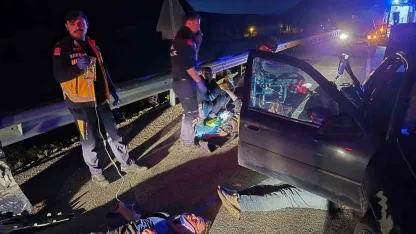 Van’da kaçak göçmenleri taşıyan otomobil kaza yaptı: 7 yaralı