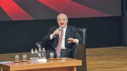 Varank: "Türkiye Yüzyılı’nı mazlum milletler için de inşa etmek mecburiyetindeyiz"