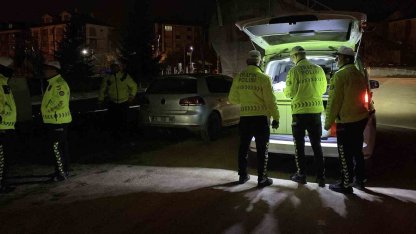 Vatandaşların ihbarı üzerine yakalandı: Abartı egzozlu araç trafikten menedildi