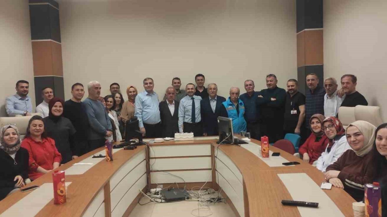 Vezirköprü’de emekliye ayrılan hastane çalışanlarına veda