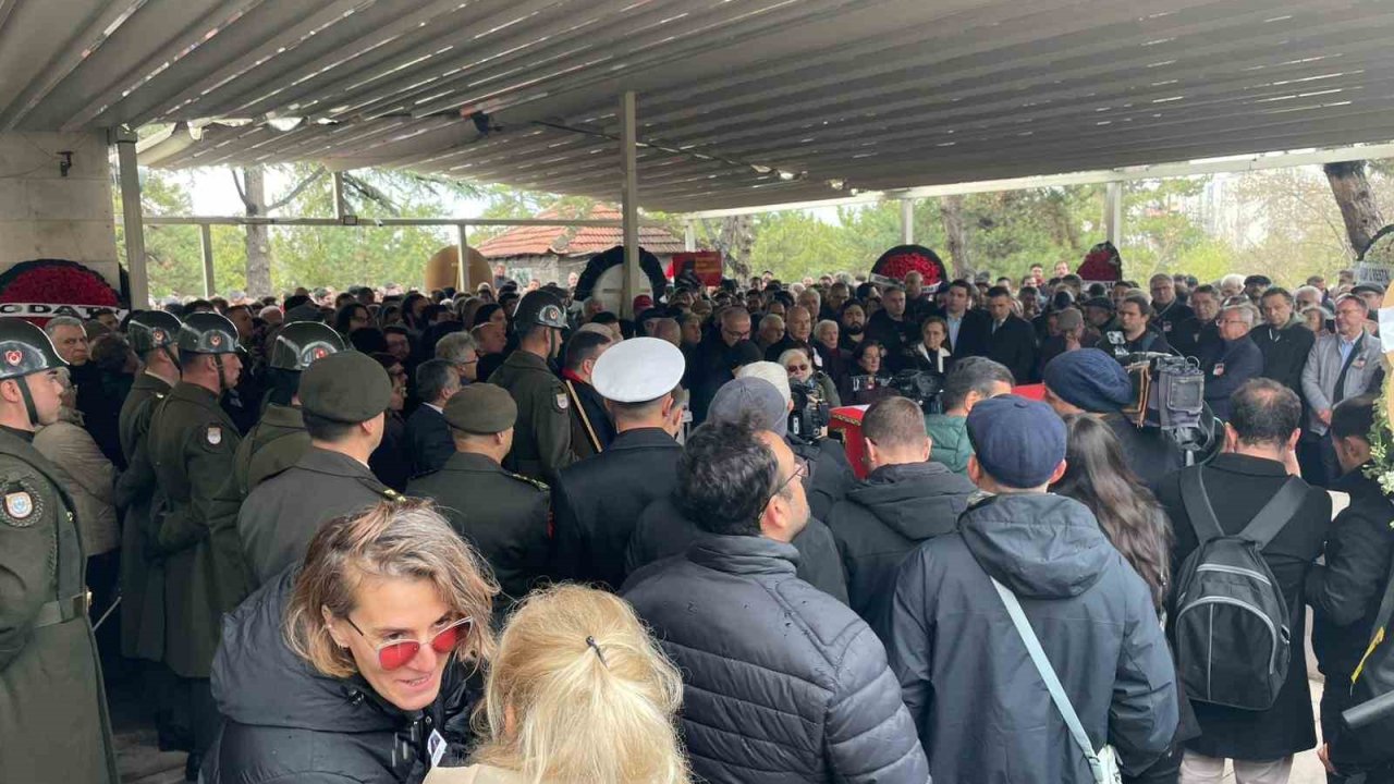 Yalçın Küçük son yolculuğuna uğurlandı