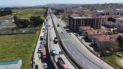 Yalova’da köprülü kavşakta çalışma nedeniyle trafik yoğunluğu