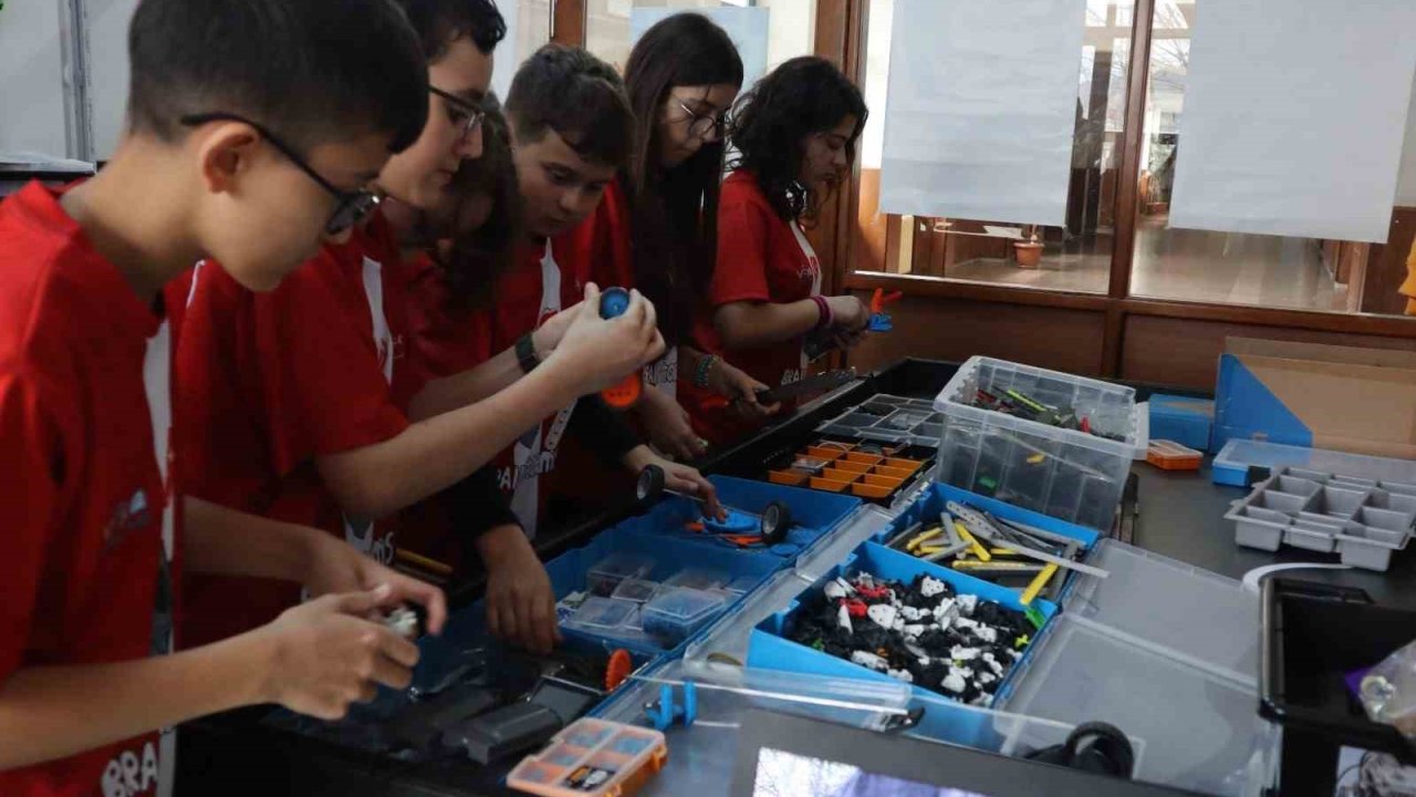 Yalovalı öğrenciler kısıtlı imkanlarla dünya devlerine meydan okuyor