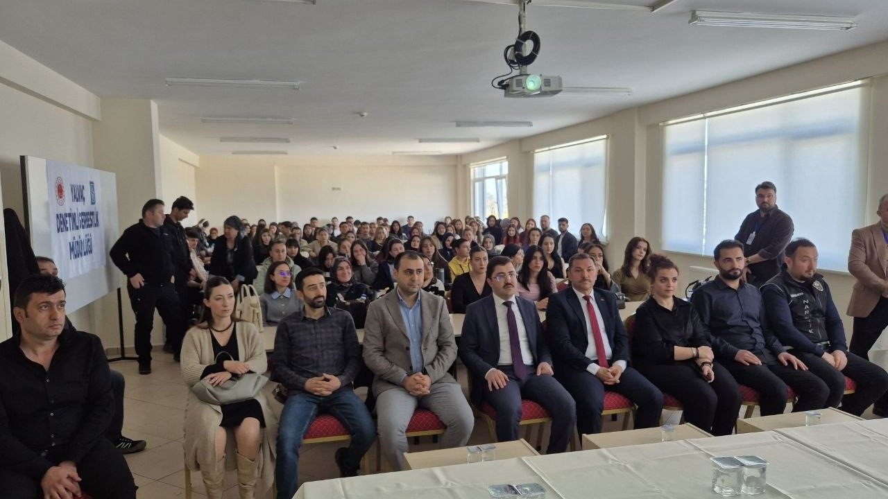 Yalvaç’ta bağımlılıkla mücadele panelinde toplumsal farkındalık mesajı verildi