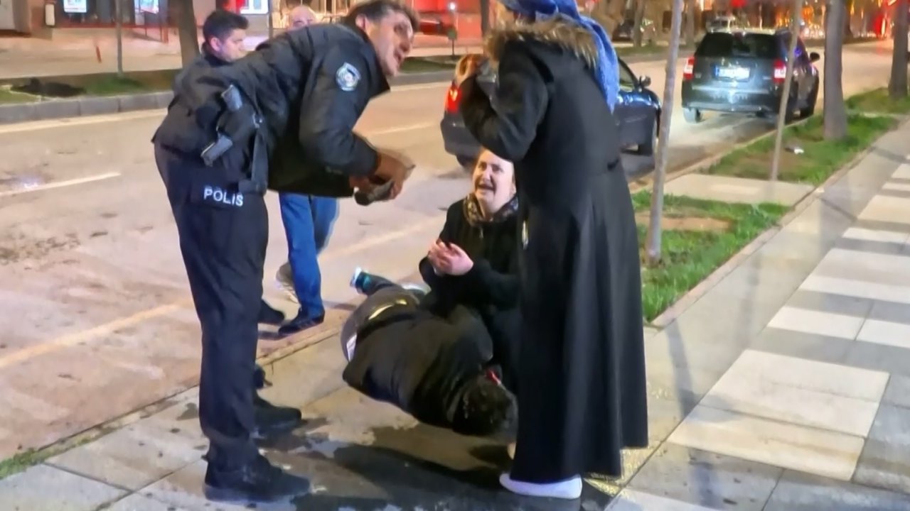 Yaralı oğlunun başındaki annenin feryadı yürekleri dağladı