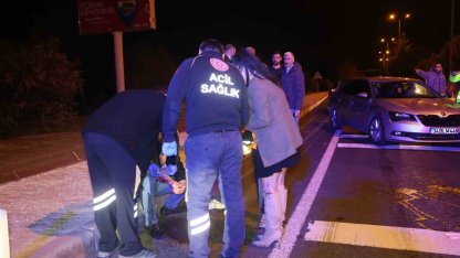 Yardım için durdular, kendilerine küfür edilince alkollü sürücüyü ve arkadaşını darp ettiler