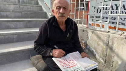 Yarım asırdır her gün bulmaca çözüyor