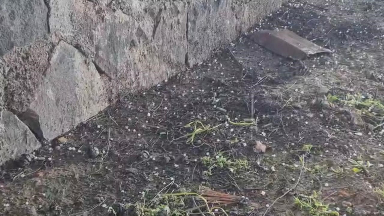 Yavuzeli’nde nohut büyüklüğünde dolu yağdı