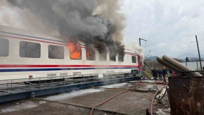 Yeni üretilen vagon alev alev yandı