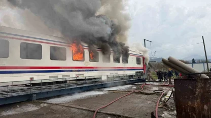 Yeni üretilen vagon alev alev yandı