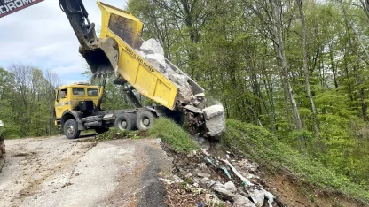 Yenitepe’de heyelan alarmı, stabilizasyon çalışmaları başlatıldı