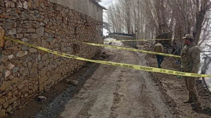 Yıkılma tehlikesi bulunan ahır güvenlik çemberine alındı